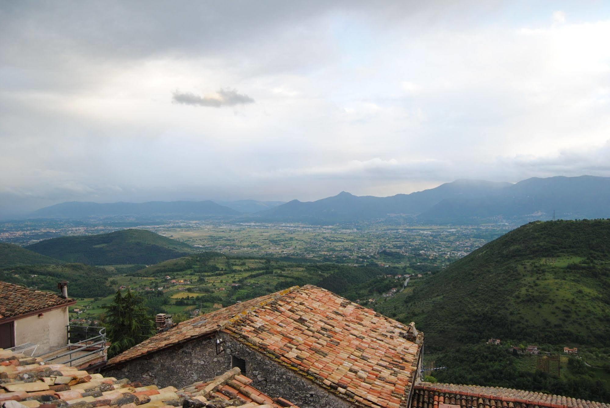 Locanda Il Falco Nero Fumone Exterior foto